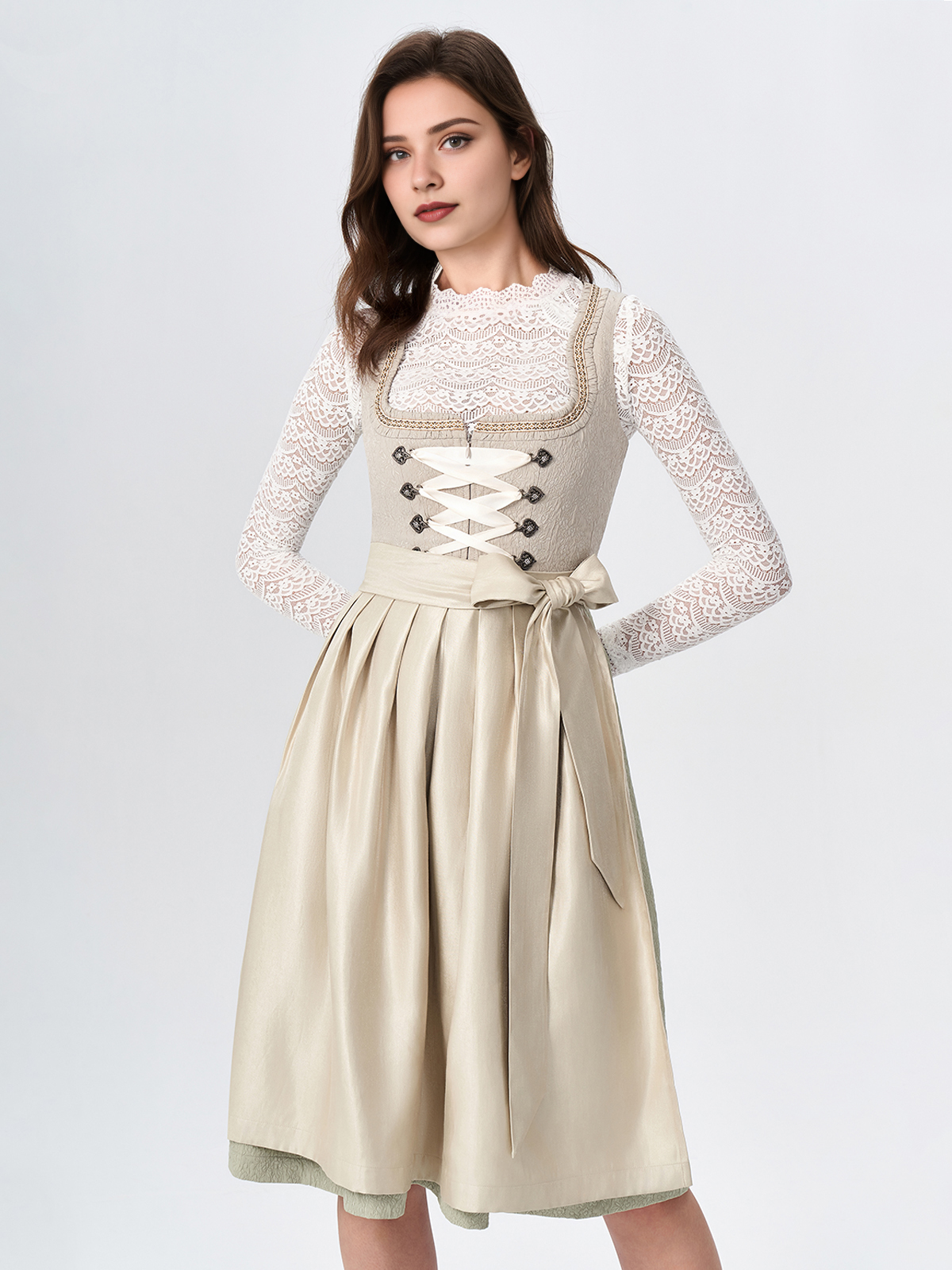 Modernes Dirndl in Beige – perfekt für den Alltag