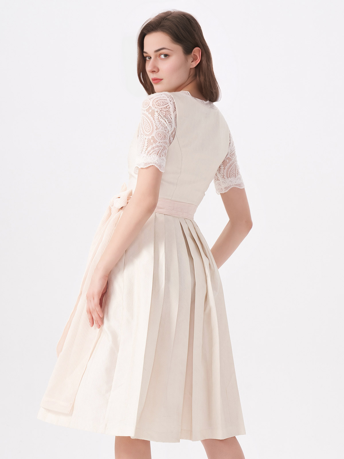Dirndl Schwarz Rosa mit verspielter Schürze