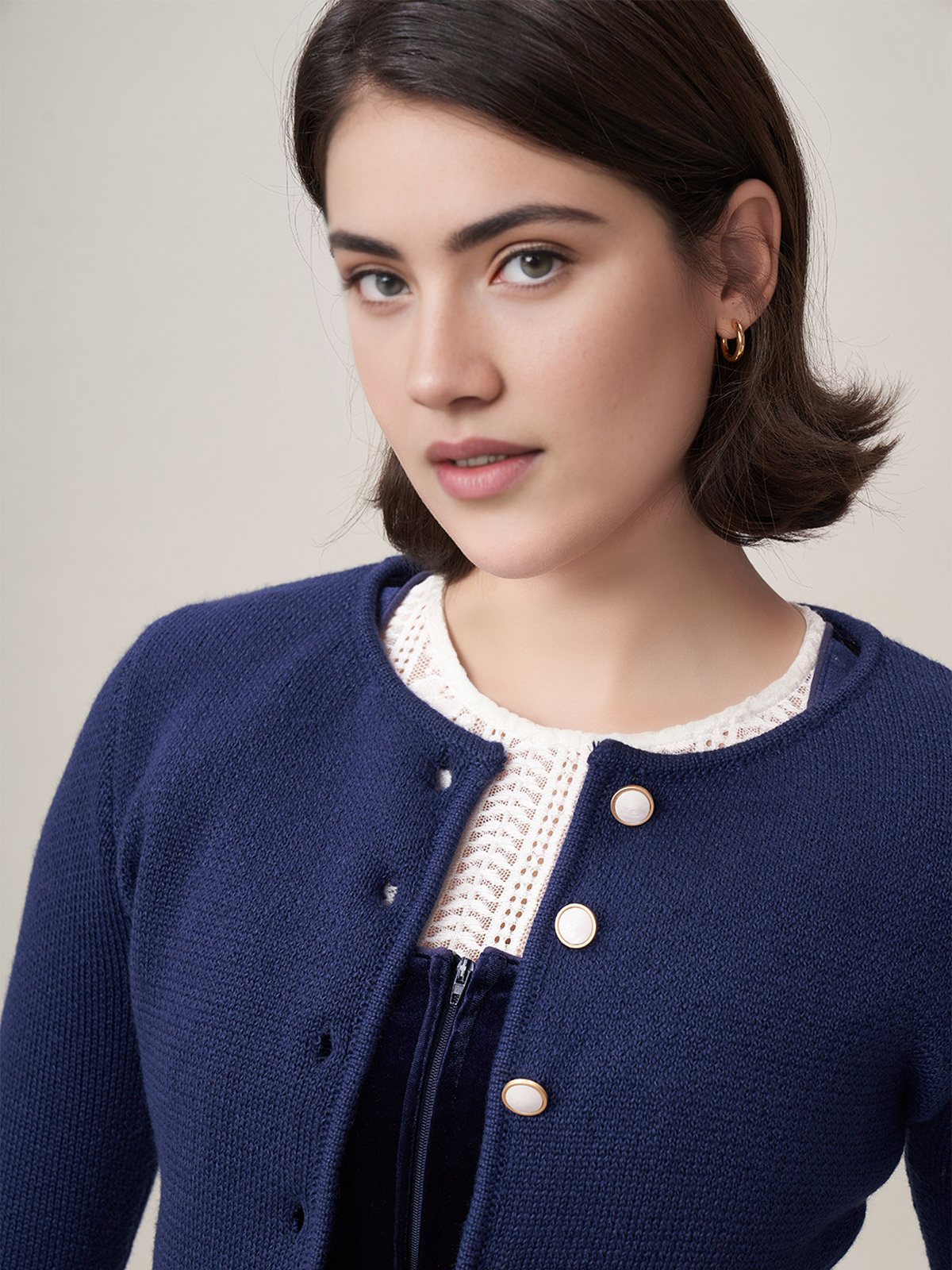 Modernes Dirndl in Marineblau