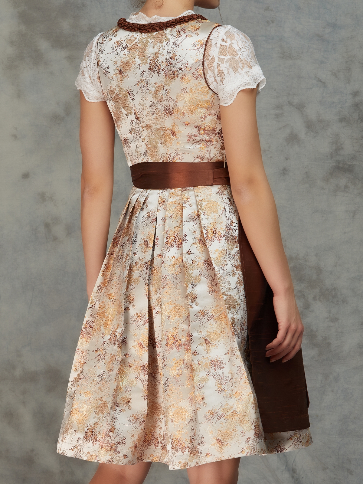 Dirndl in Gelb – frisch und modern