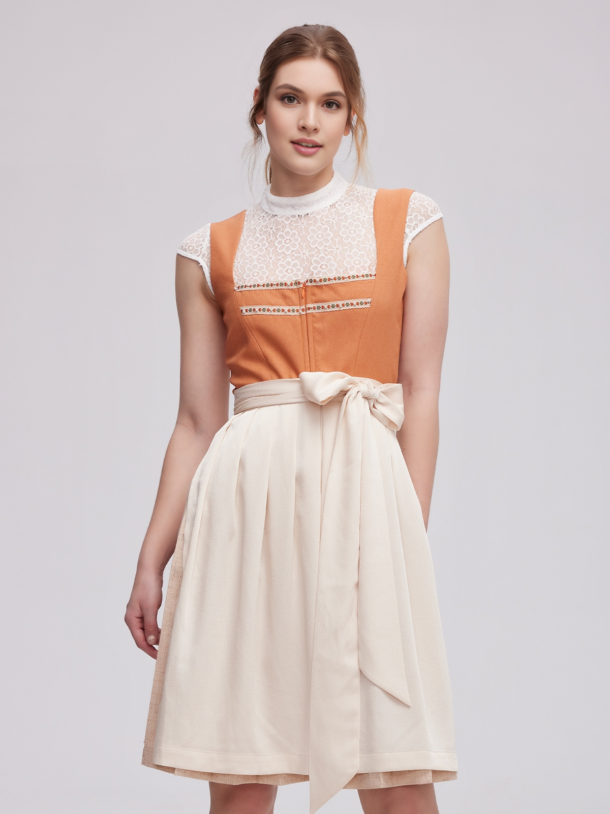 Dirndl in zartem Eisblau