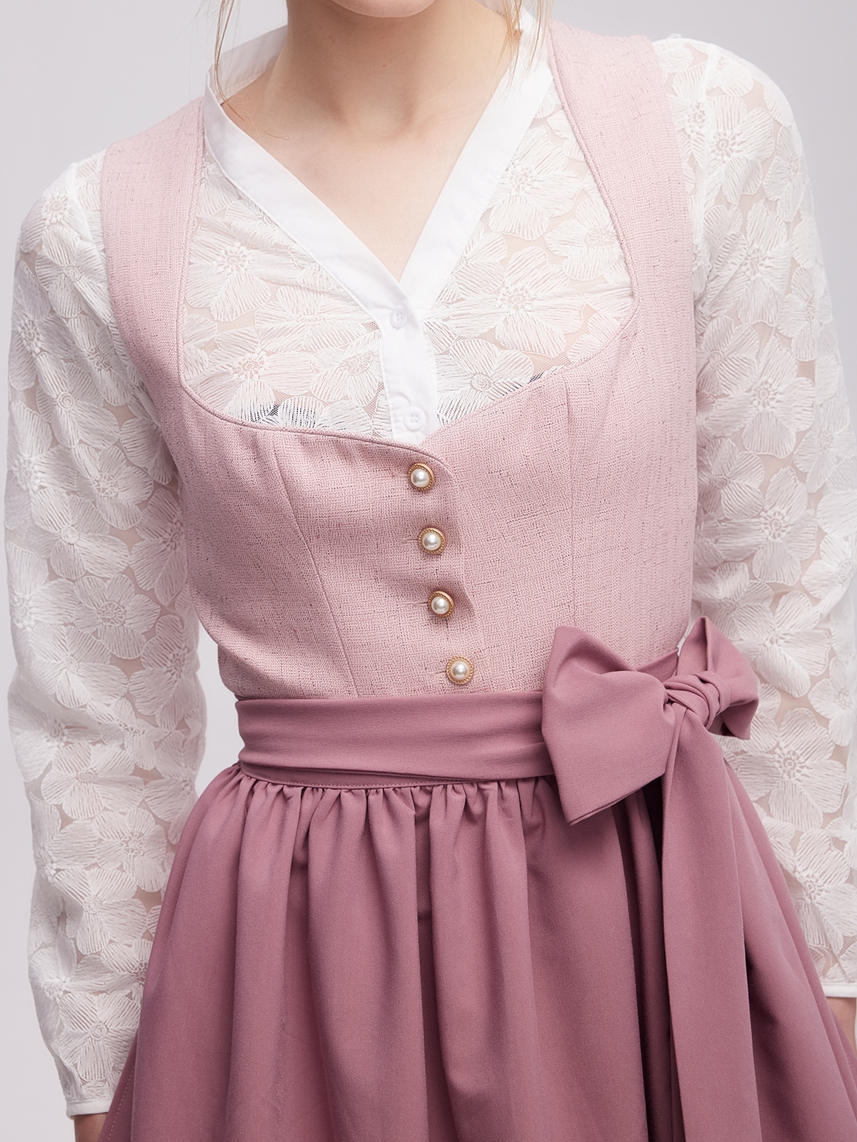 Dirndl in Rosa – feminin und modern