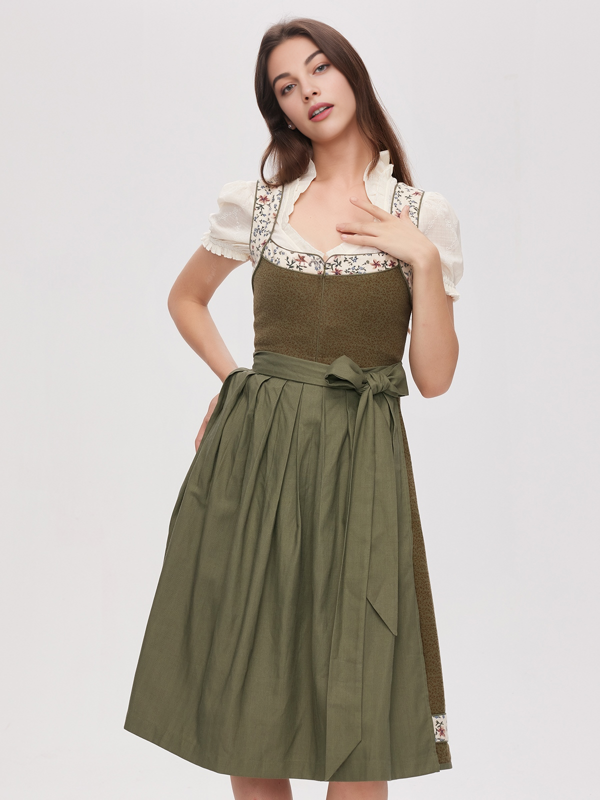 Dirndl in Hellblau Samt