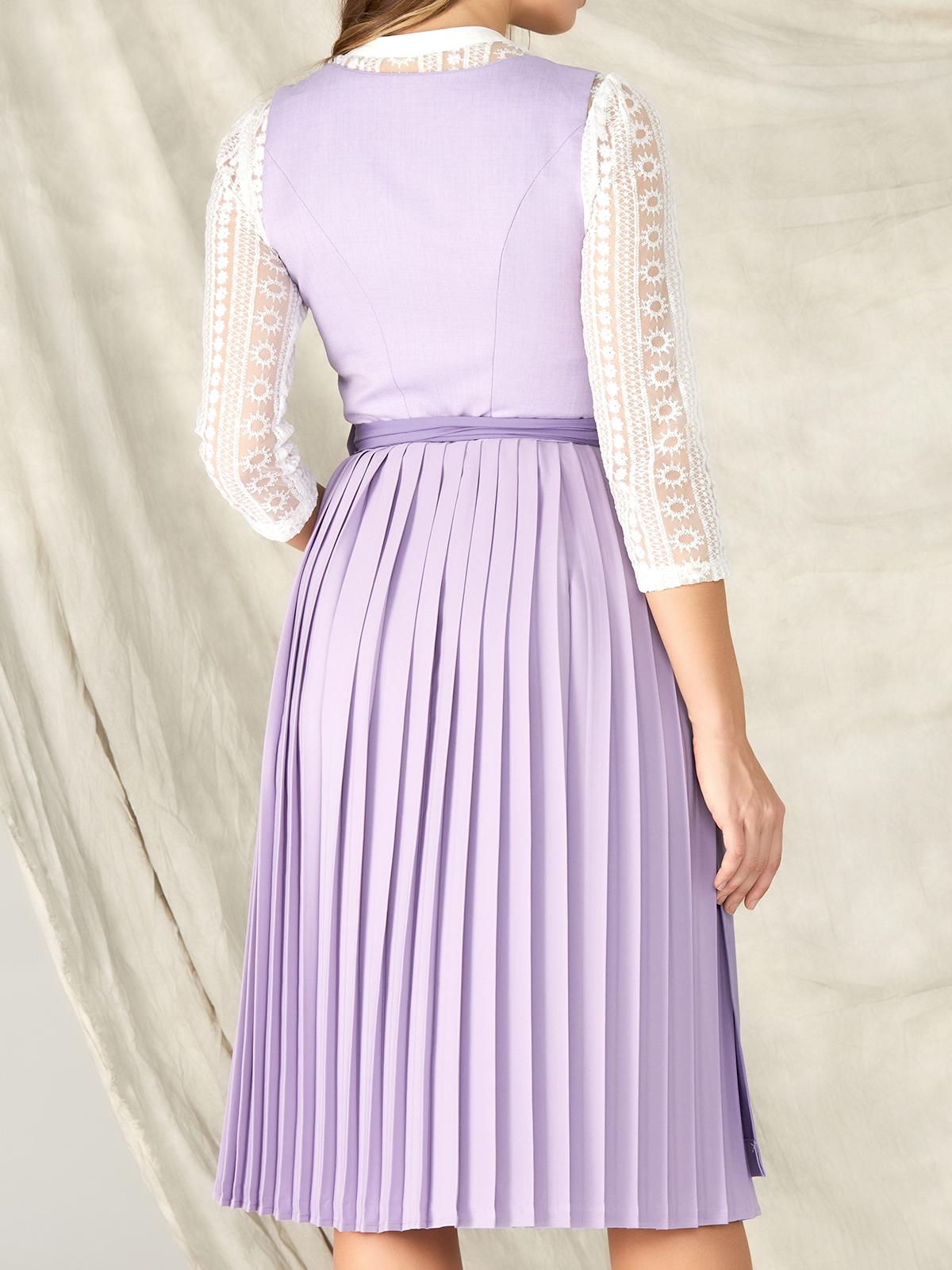 Dirndl Schwarz Lila mit eleganter Bluse