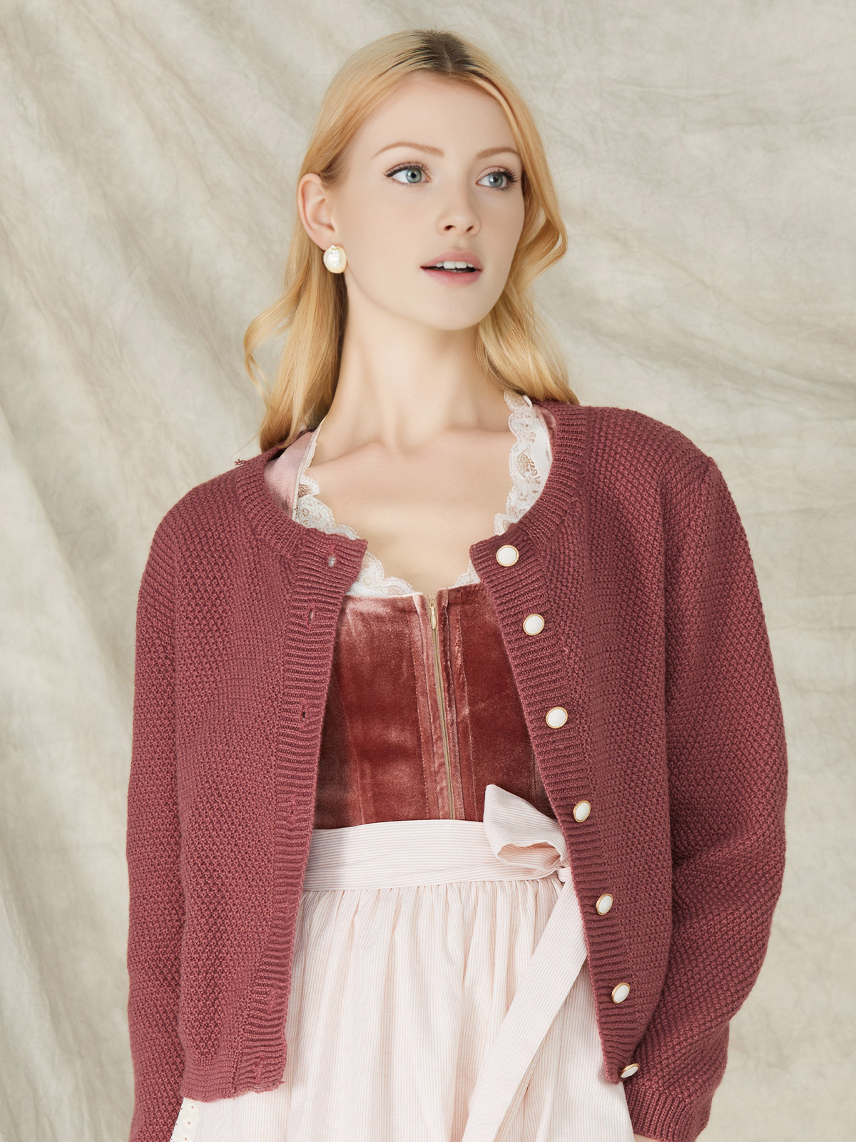 Modernes Dirndl in Lila