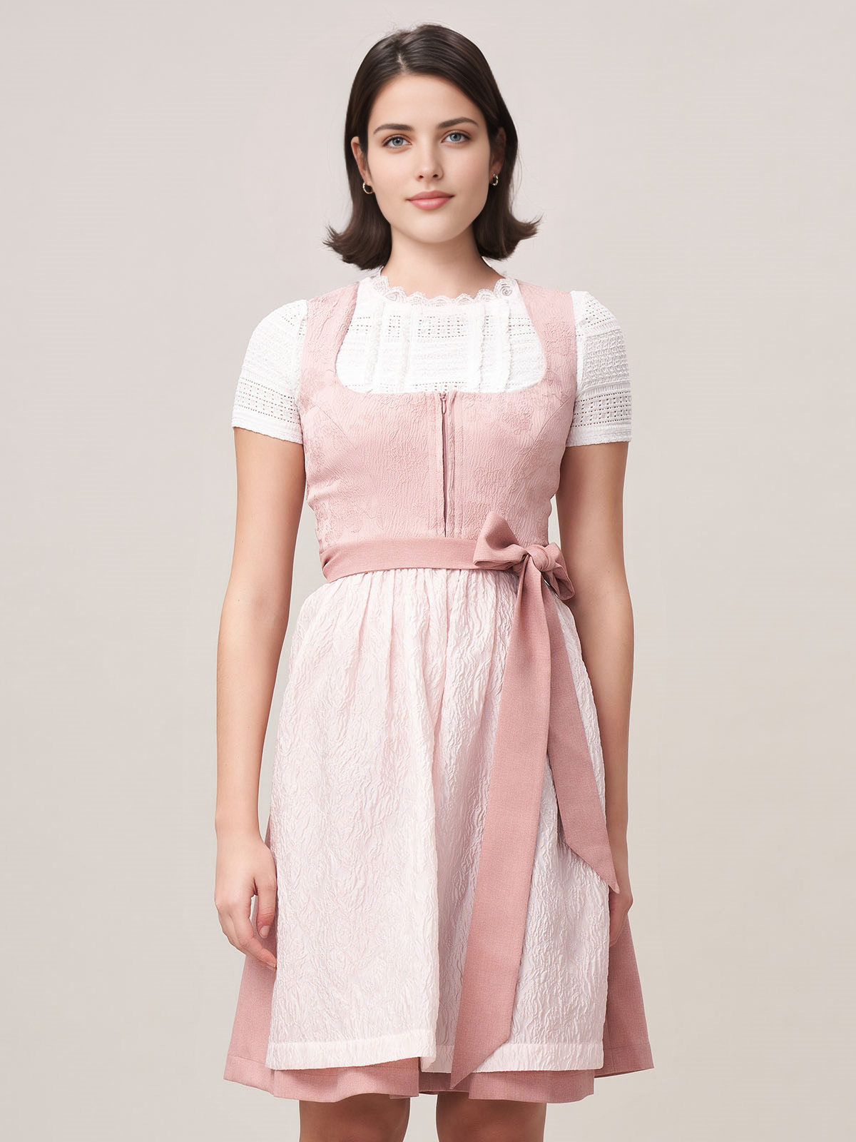 Gelbes Dirndl mit floralen Details