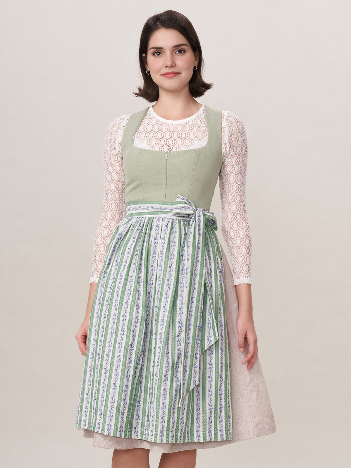 Modernes Dirndl mit Langarmbluse in Grün