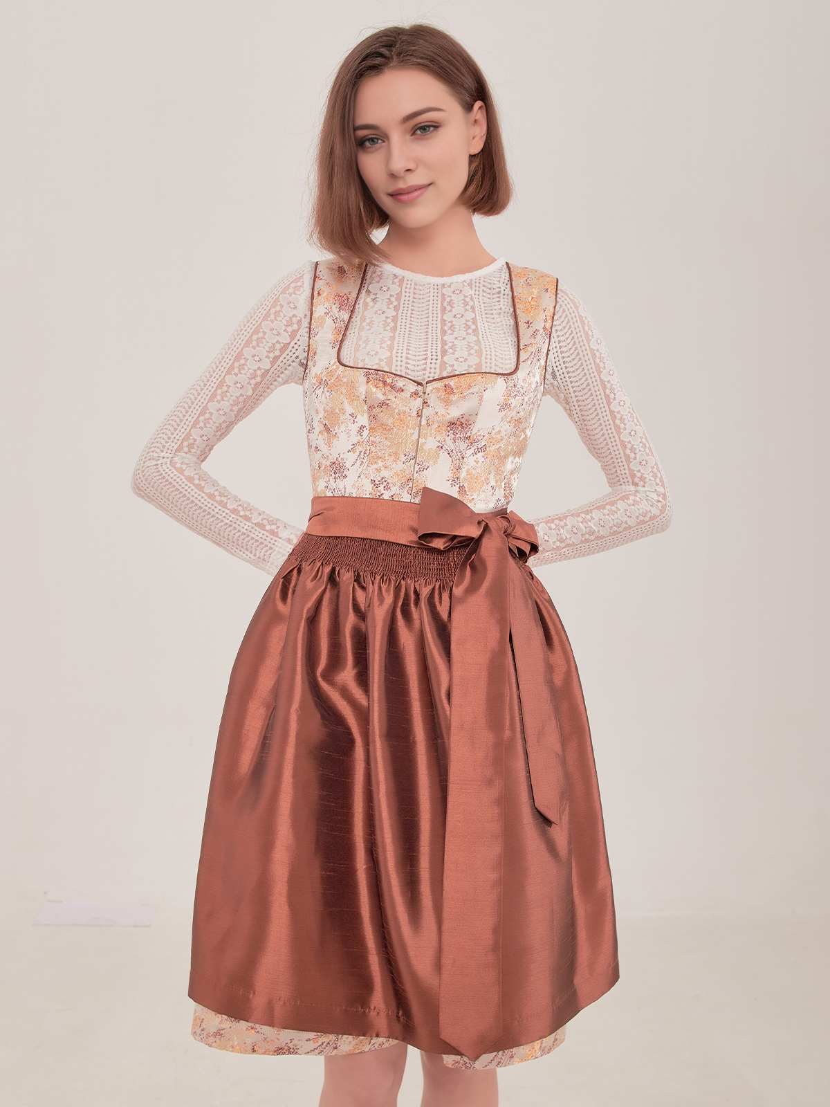 Modernes Dirndl in Gelb mit frischem Design