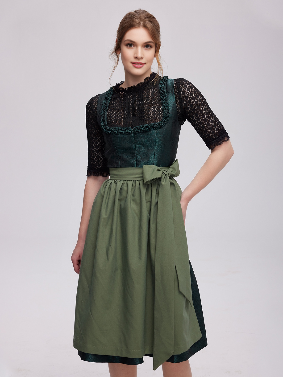 Dirndl Weinrot Samt – Eleganz in sattem Rot