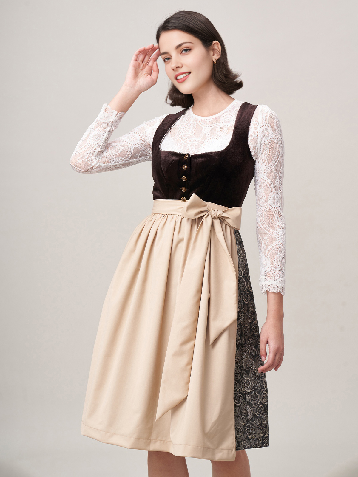 Dirndl in Braun mit traditioneller Stickerei