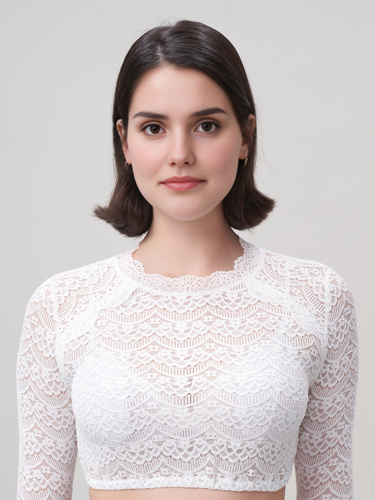Modernes Dirndl mit raffiniertem Ausschnitt