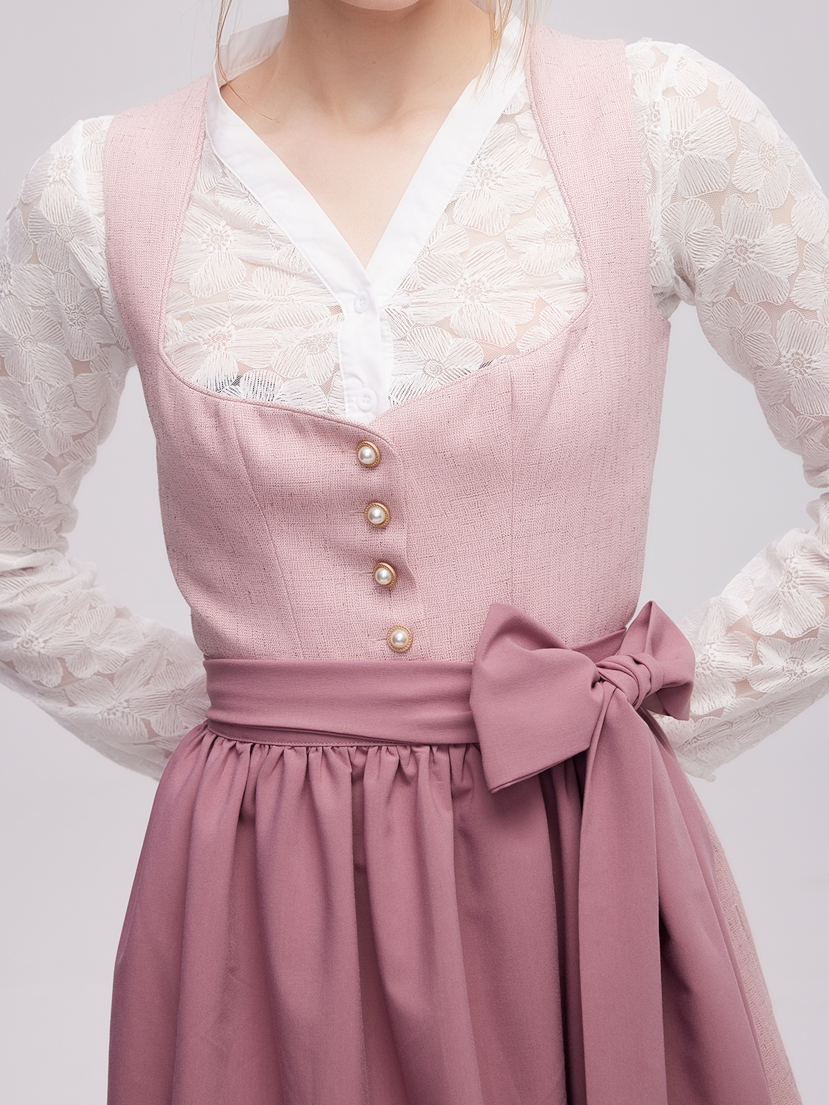 Ein rosa Dirndl als Inspirationskontrast