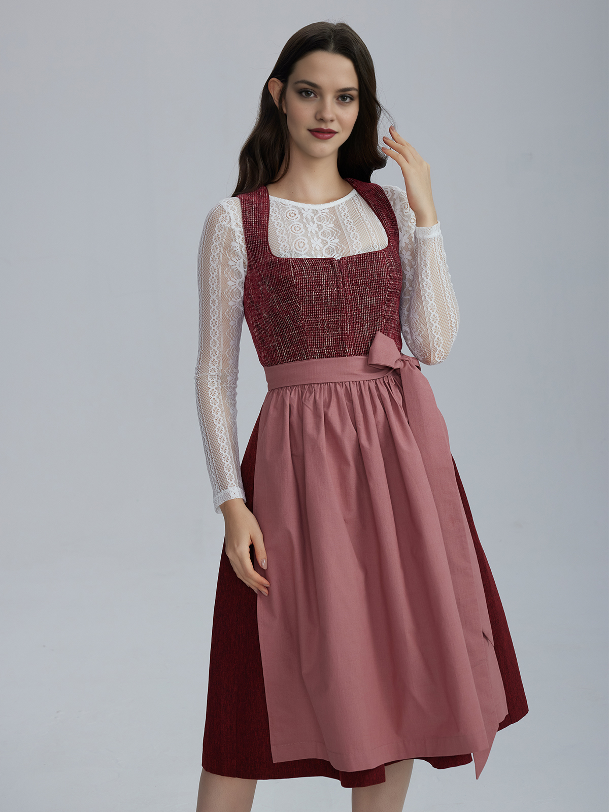Dirndlbluse langarm V-Ausschnitt in eleganter Ausführung