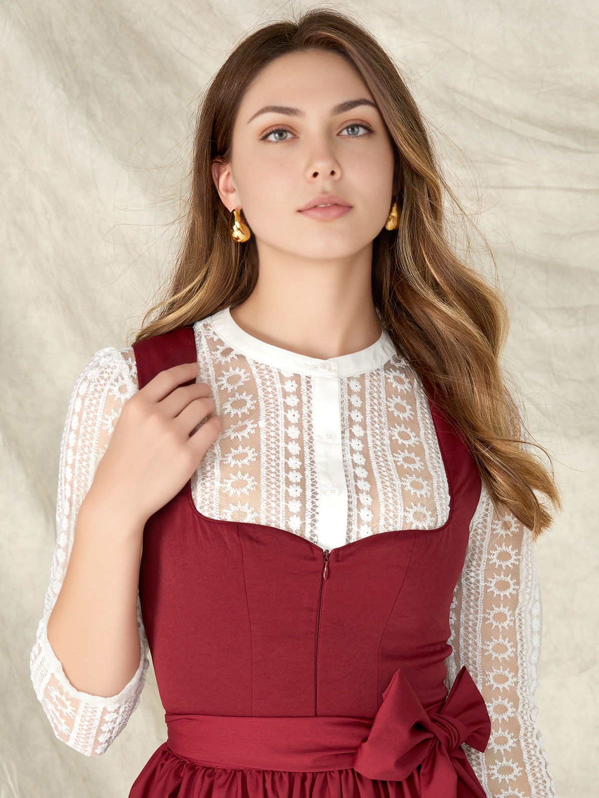 Ehreer Dirndl in Rot – Tradition trifft Moderne