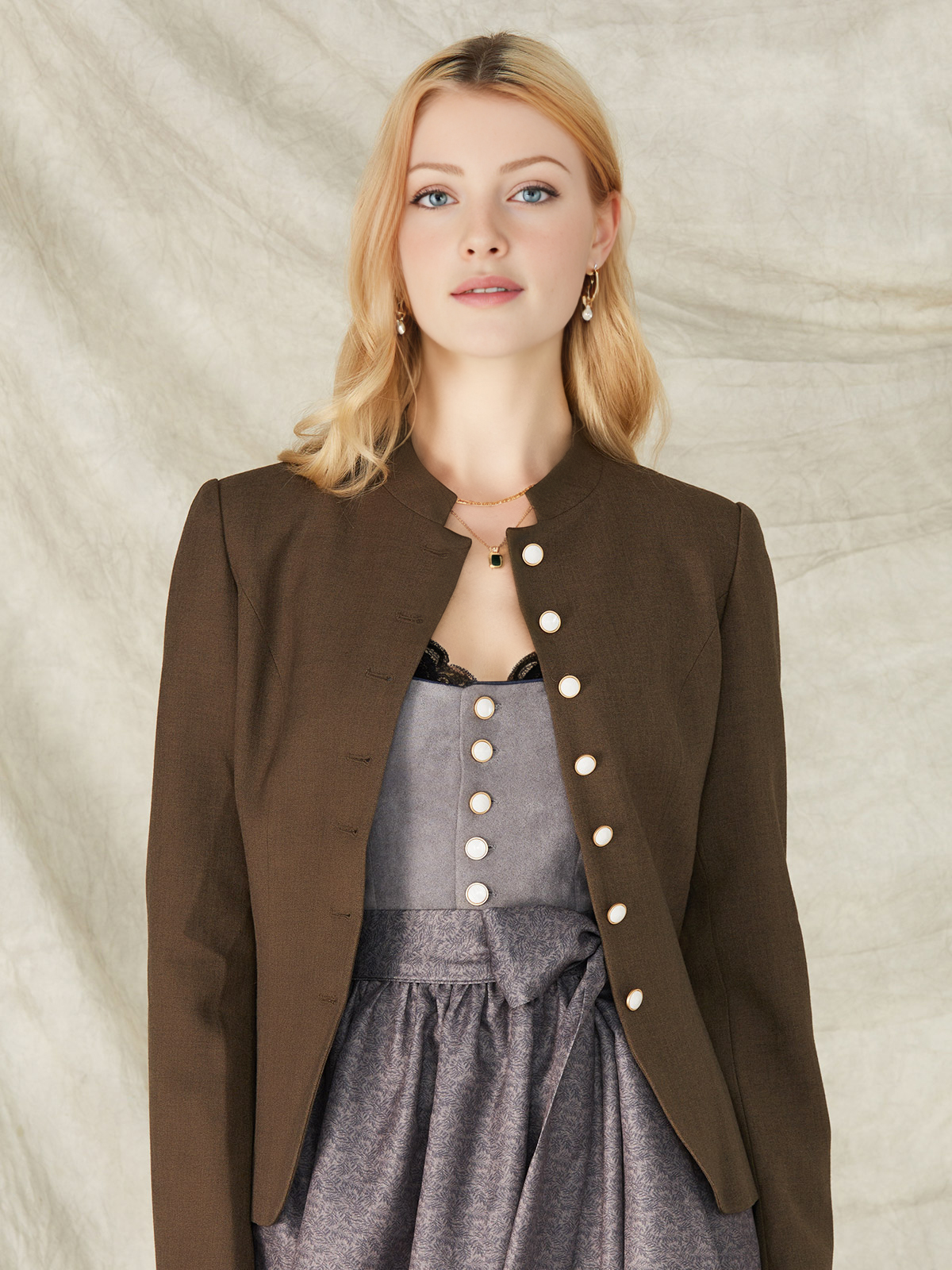 Dirndl Grün Rosa – Tradition trifft Moderne