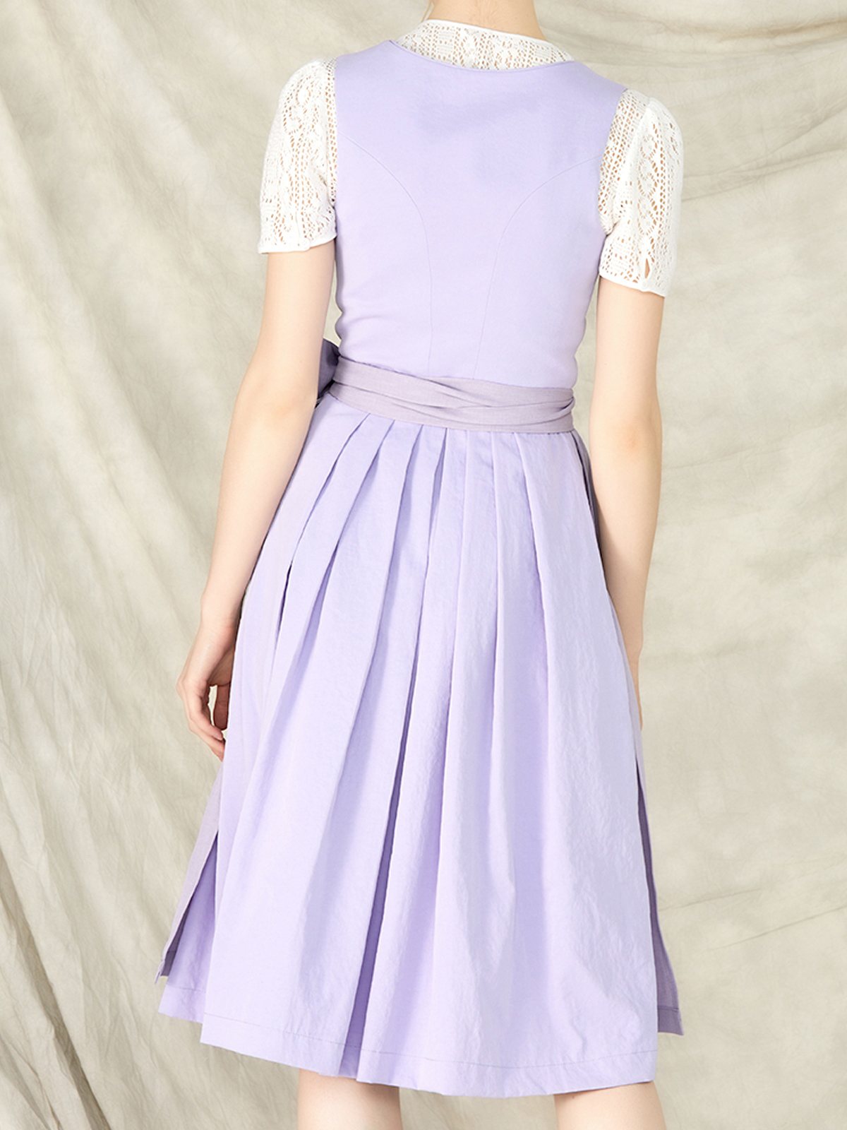 Dirndl in Lila – Eleganz und Tradition vereint