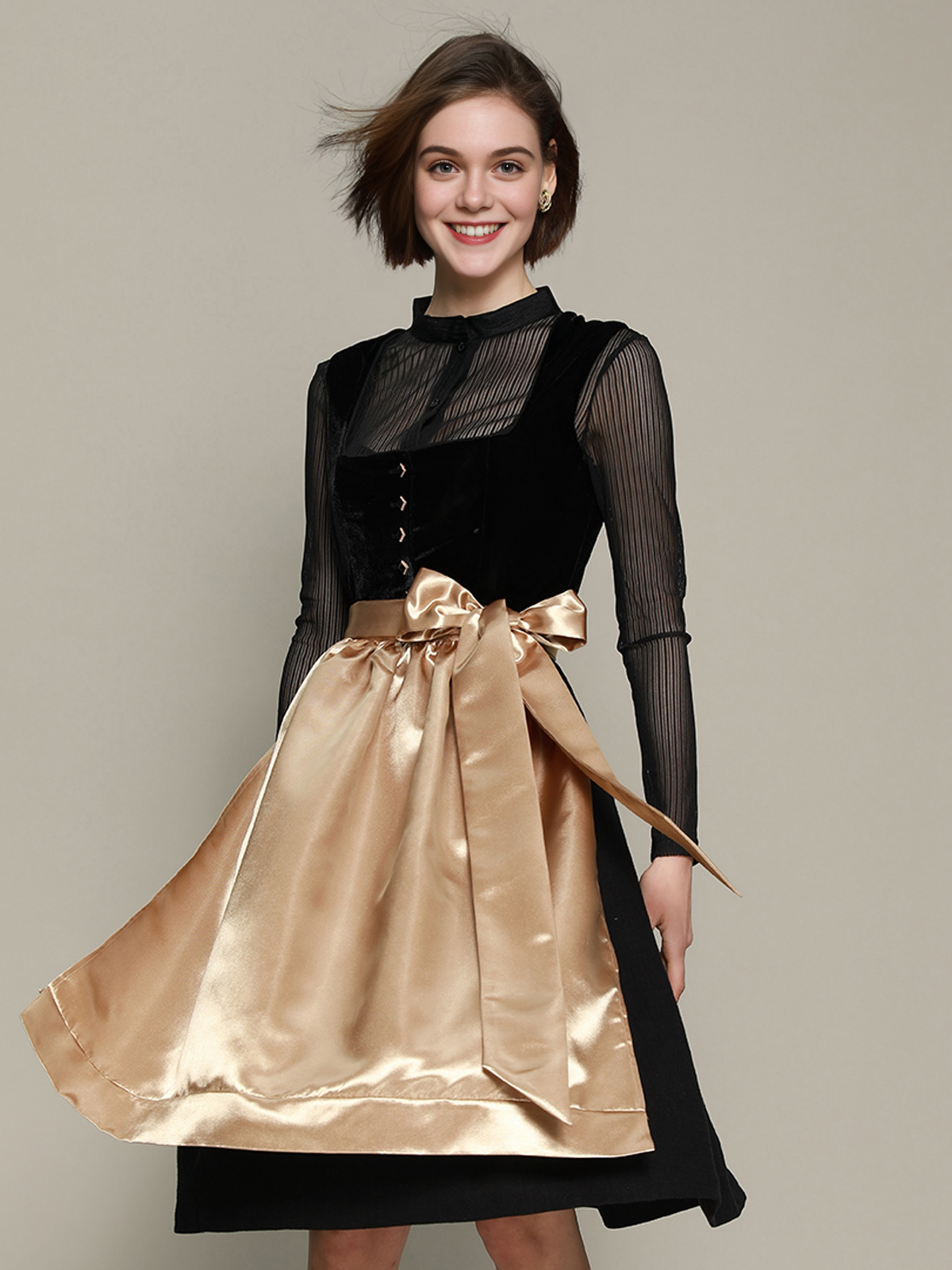 Schwarzes Dirndl mit modernem Schnitt