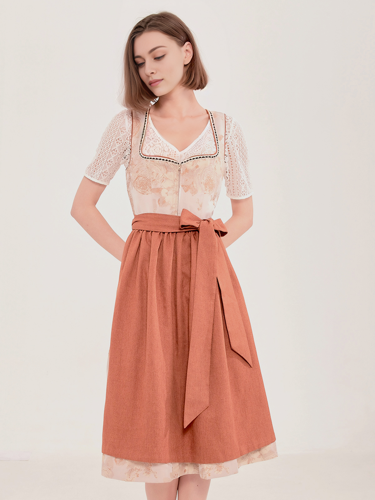 Traditionelles Dirndl in Braun mit modernem Schnitt