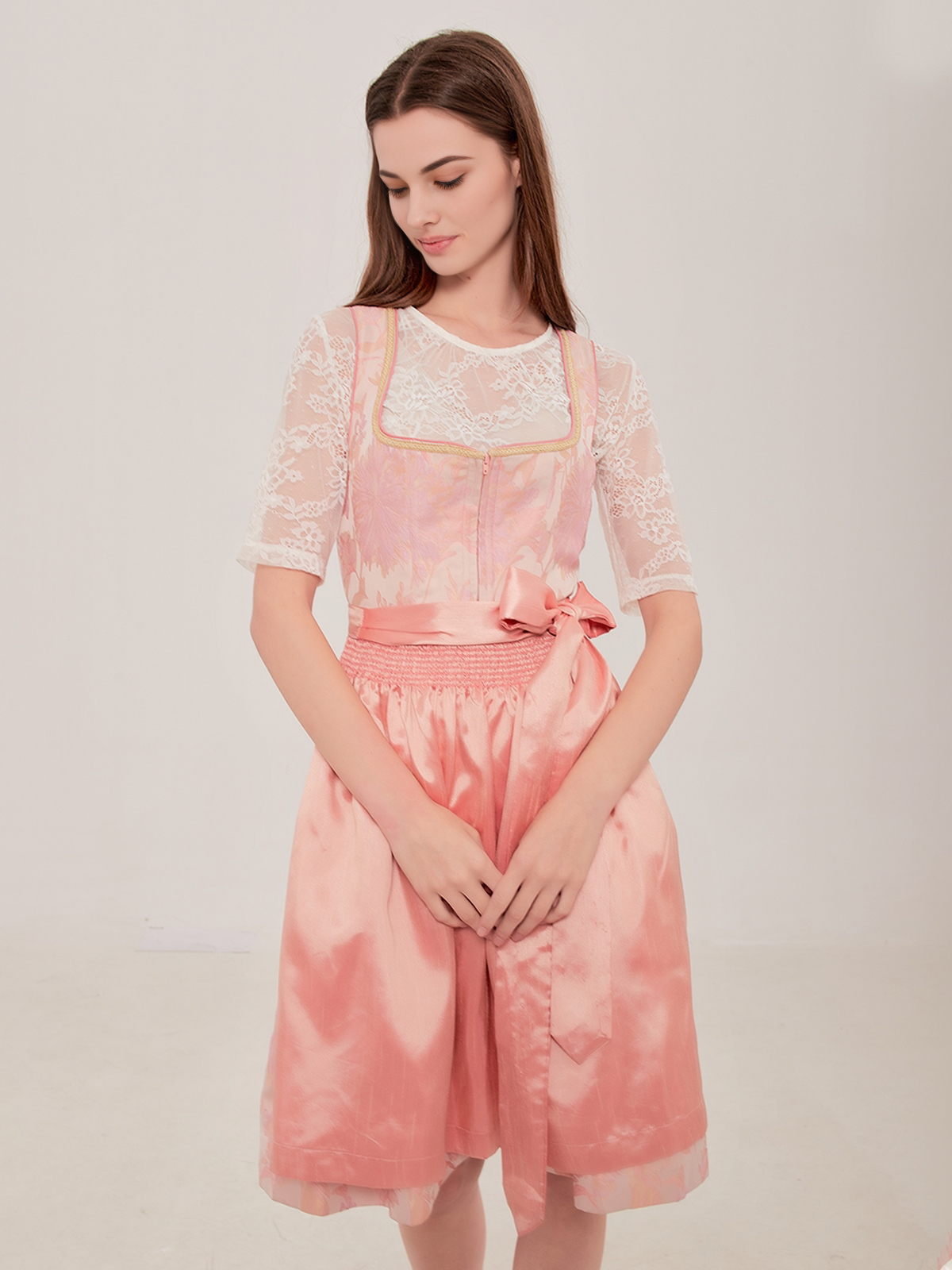 Dirndlbluse mit Herzausschnitt in Rosa