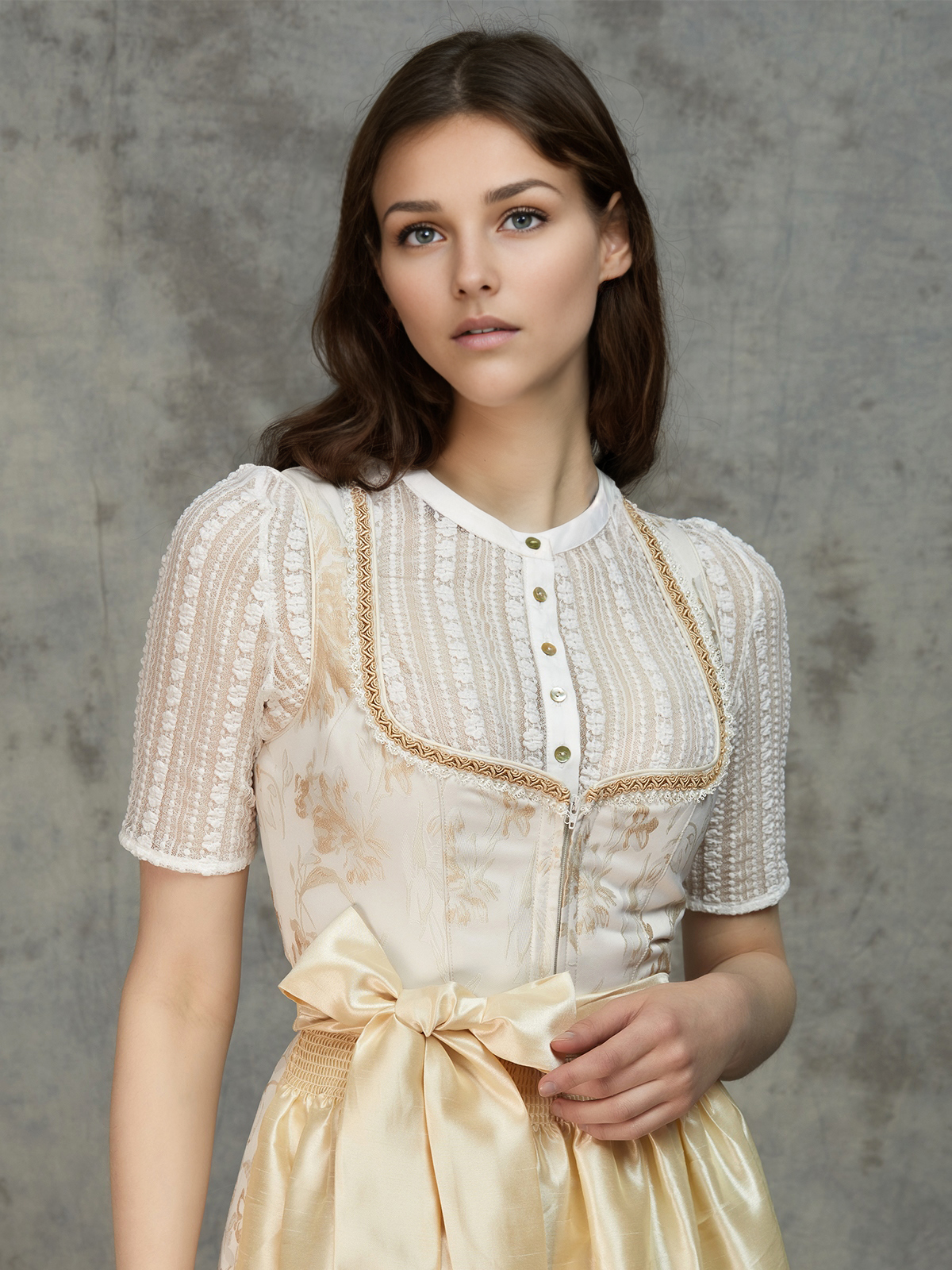 Elegantes gelbes Dirndl