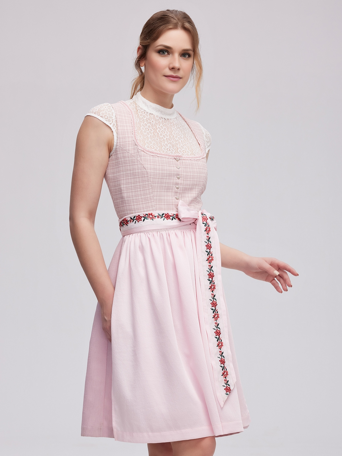 Schwarzes Dirndl mit rosa Schürze