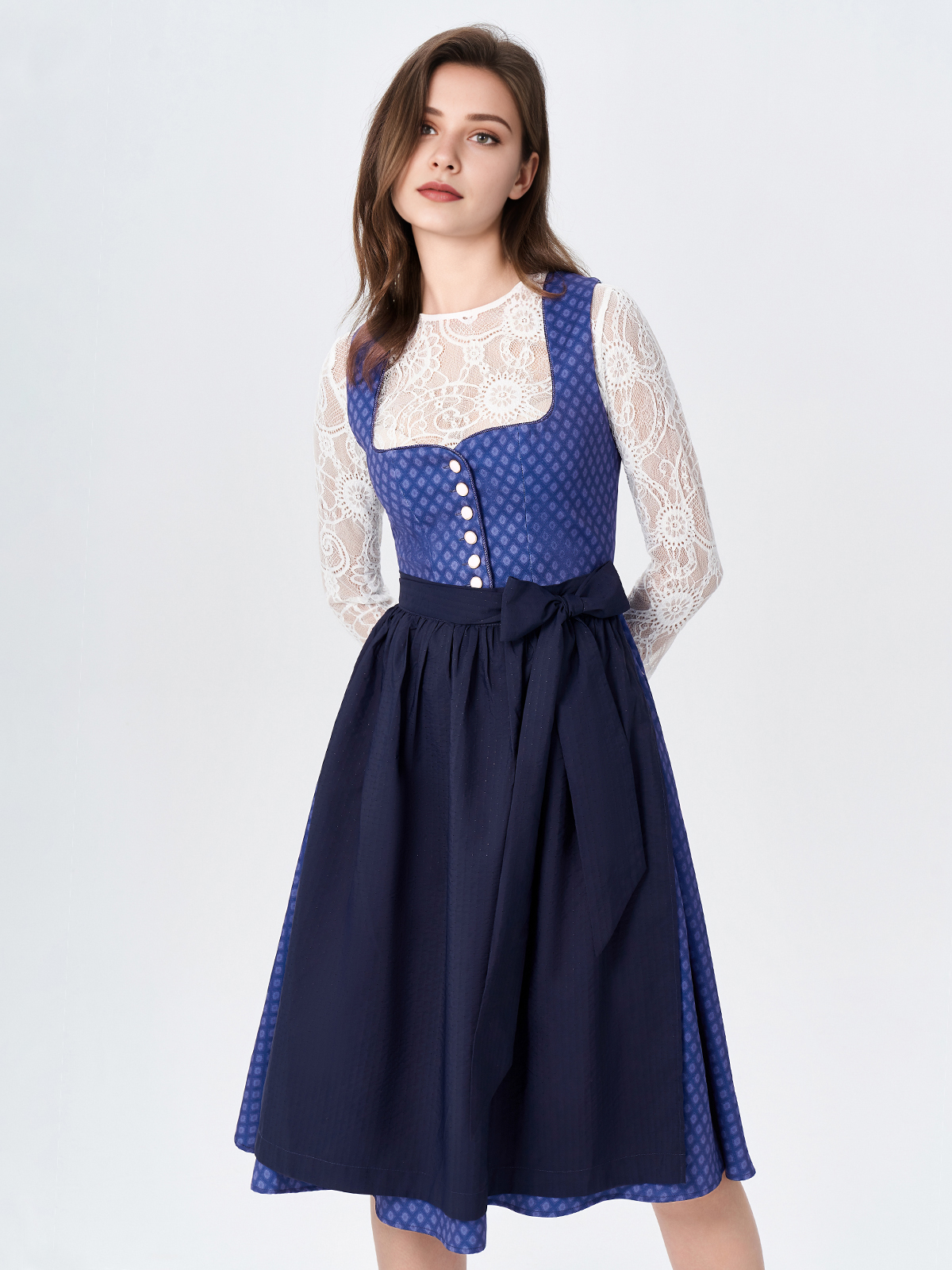 Dunkelgrünes Dirndl mit modernem Schnitt