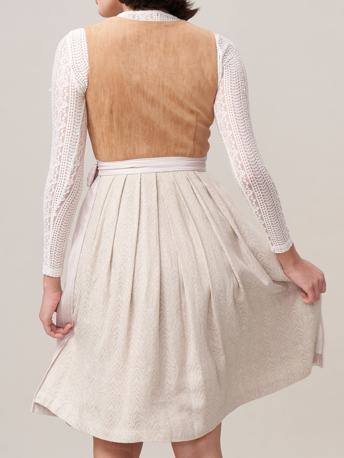Beige Dirndl mit rustikalem Charme