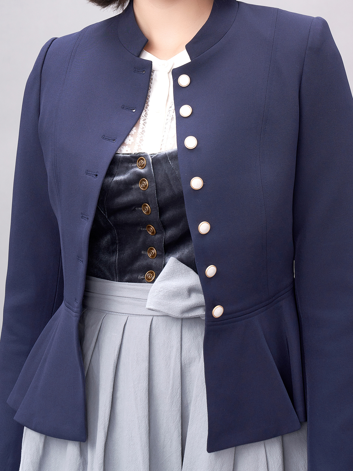 Dirndl in Marineblau – perfekt für jede Gelegenheit