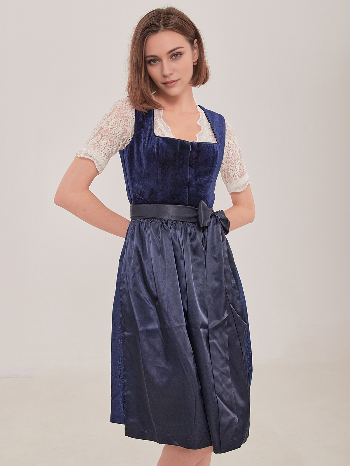 Tradition meets Modern – Ein blaues Dirndl von Ja Mei
