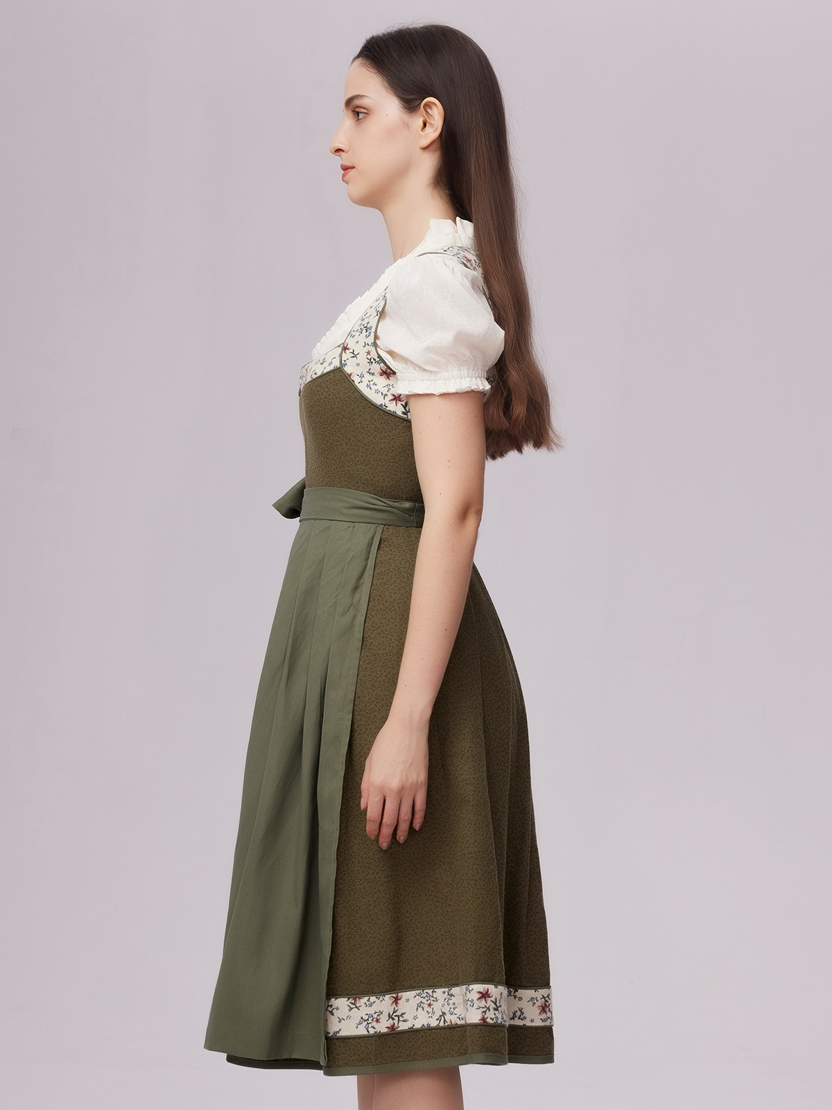 Modernes Dirndl in Grün