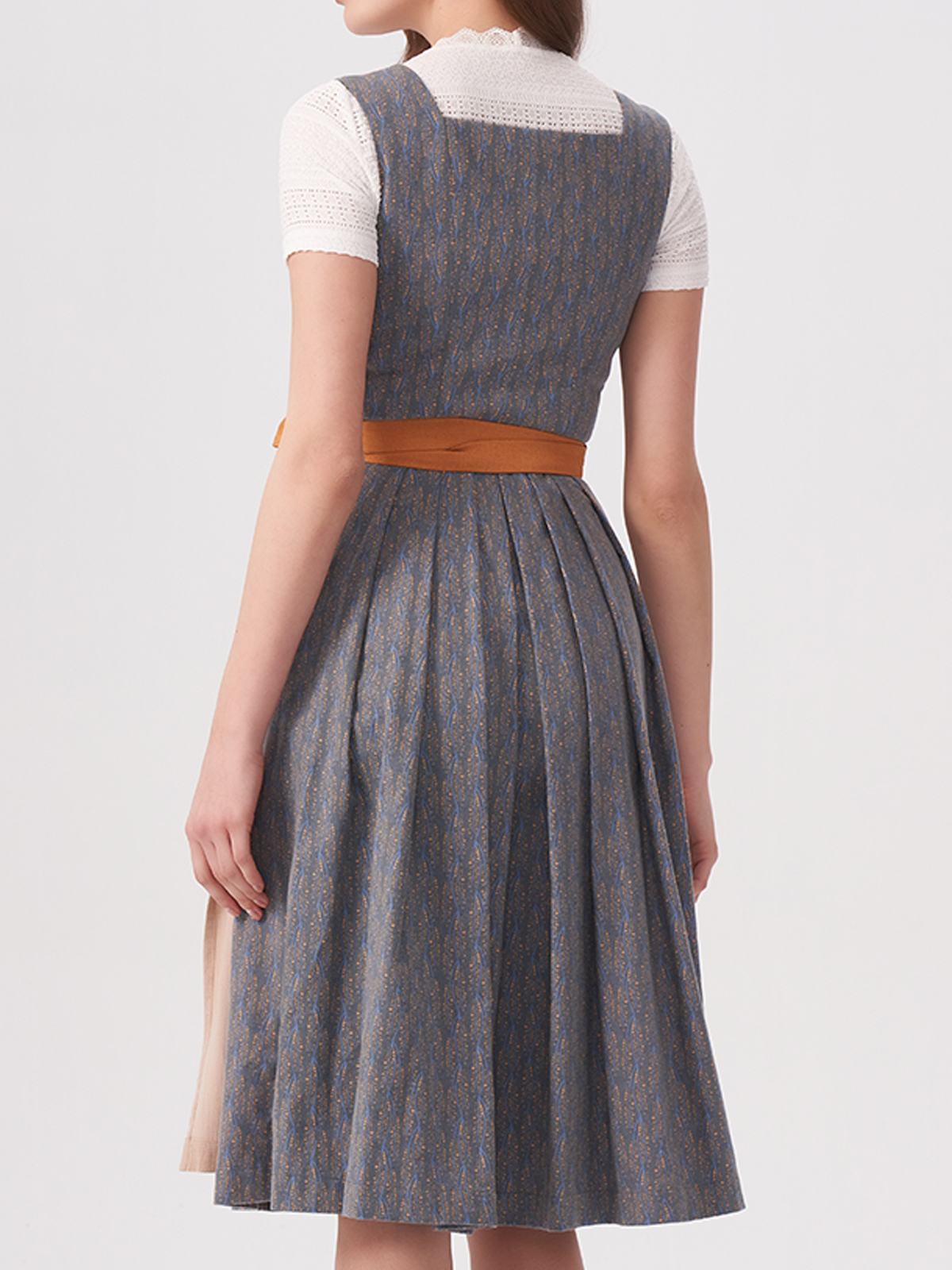 Stylisches blaues Dirndl mit floralen Details