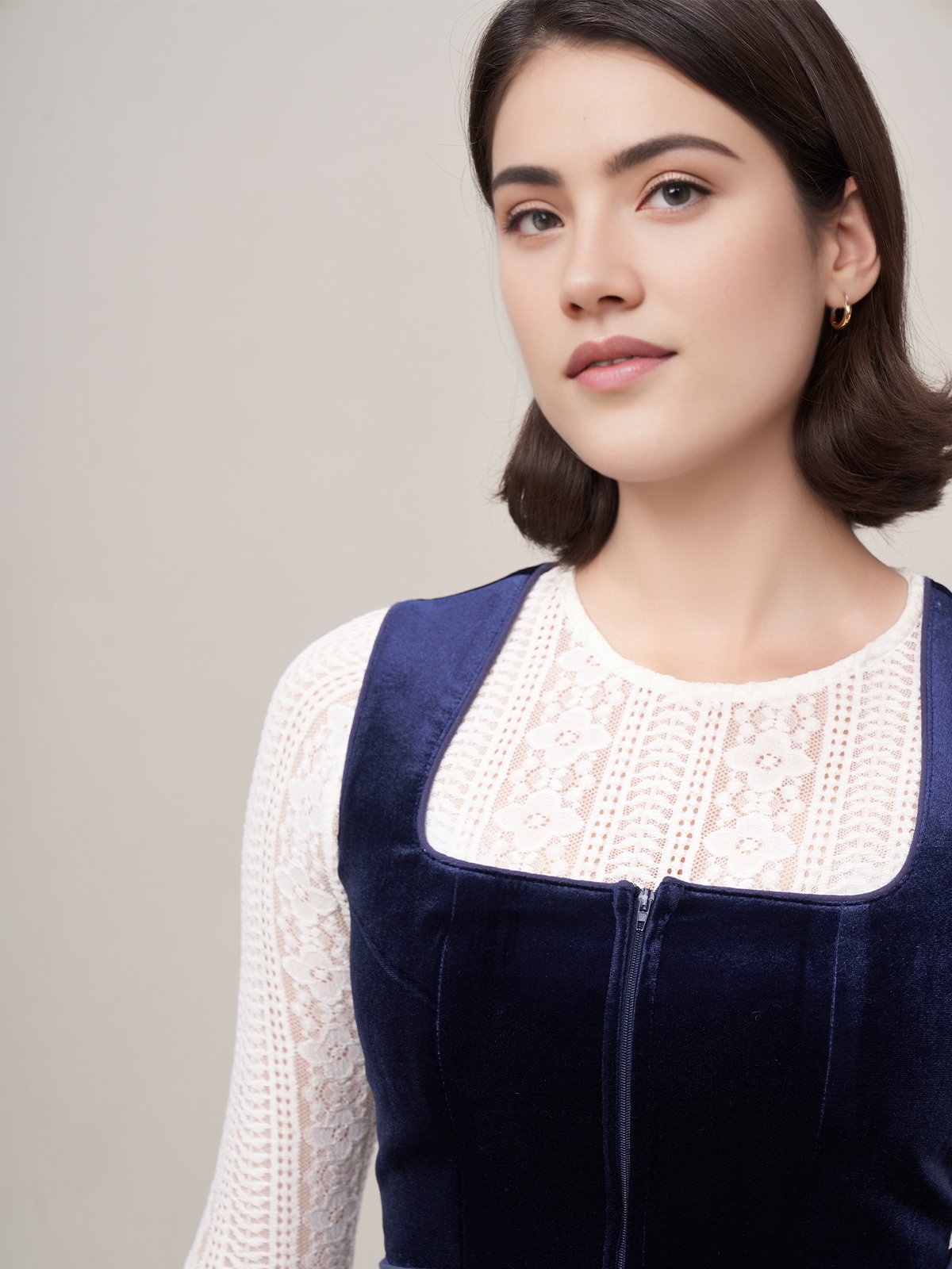 Dirndl Jeansblau – modern und stilvoll