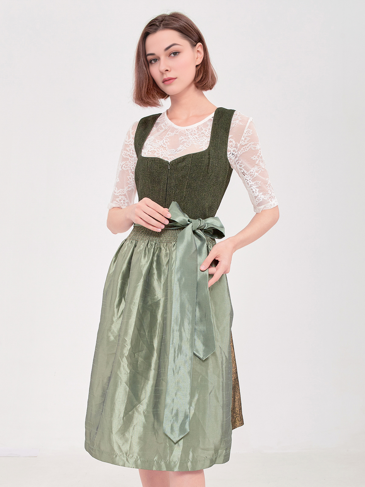 Grünes Samt Dirndl – elegant und zeitgemäß