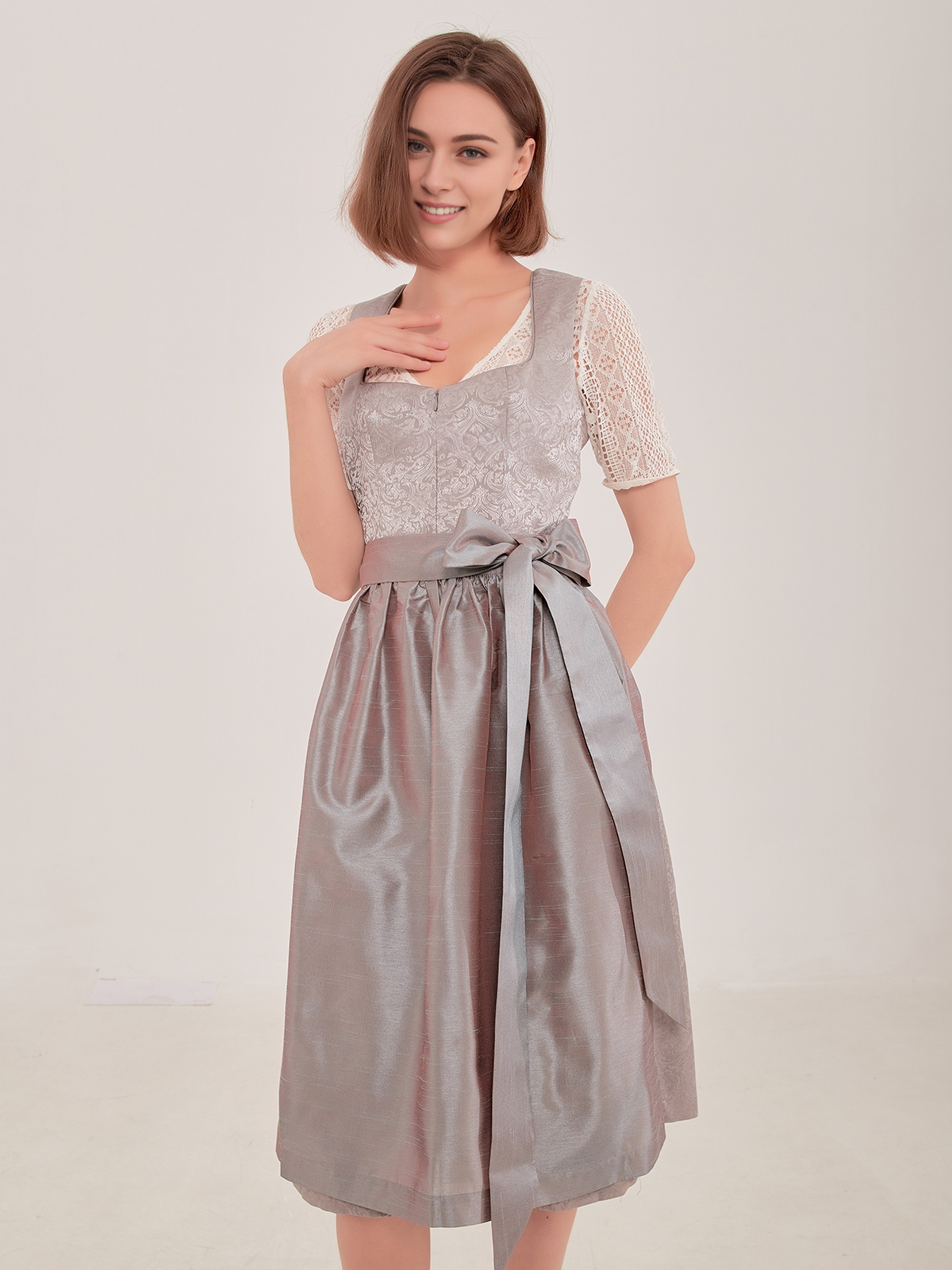 Dirndl Braun in natürlicher Umgebung