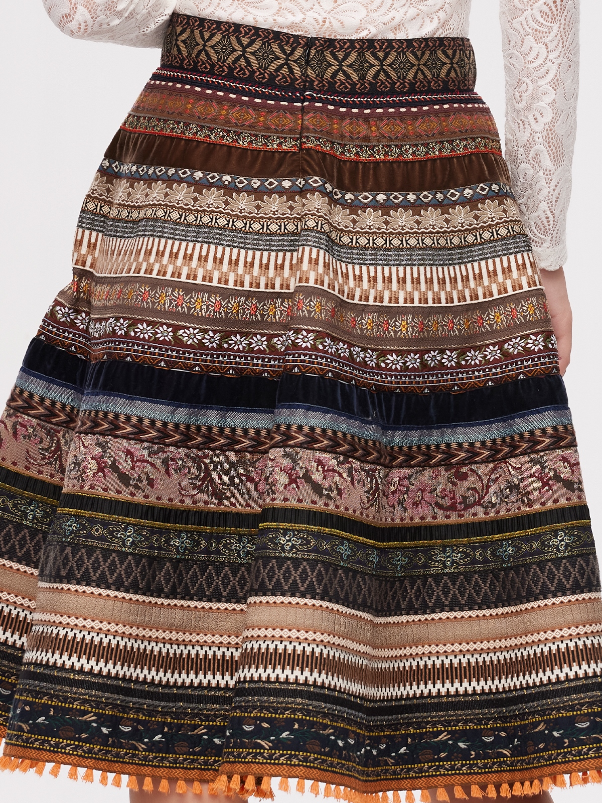 Dirndlbluse langarm weiß in eleganter Ausführung