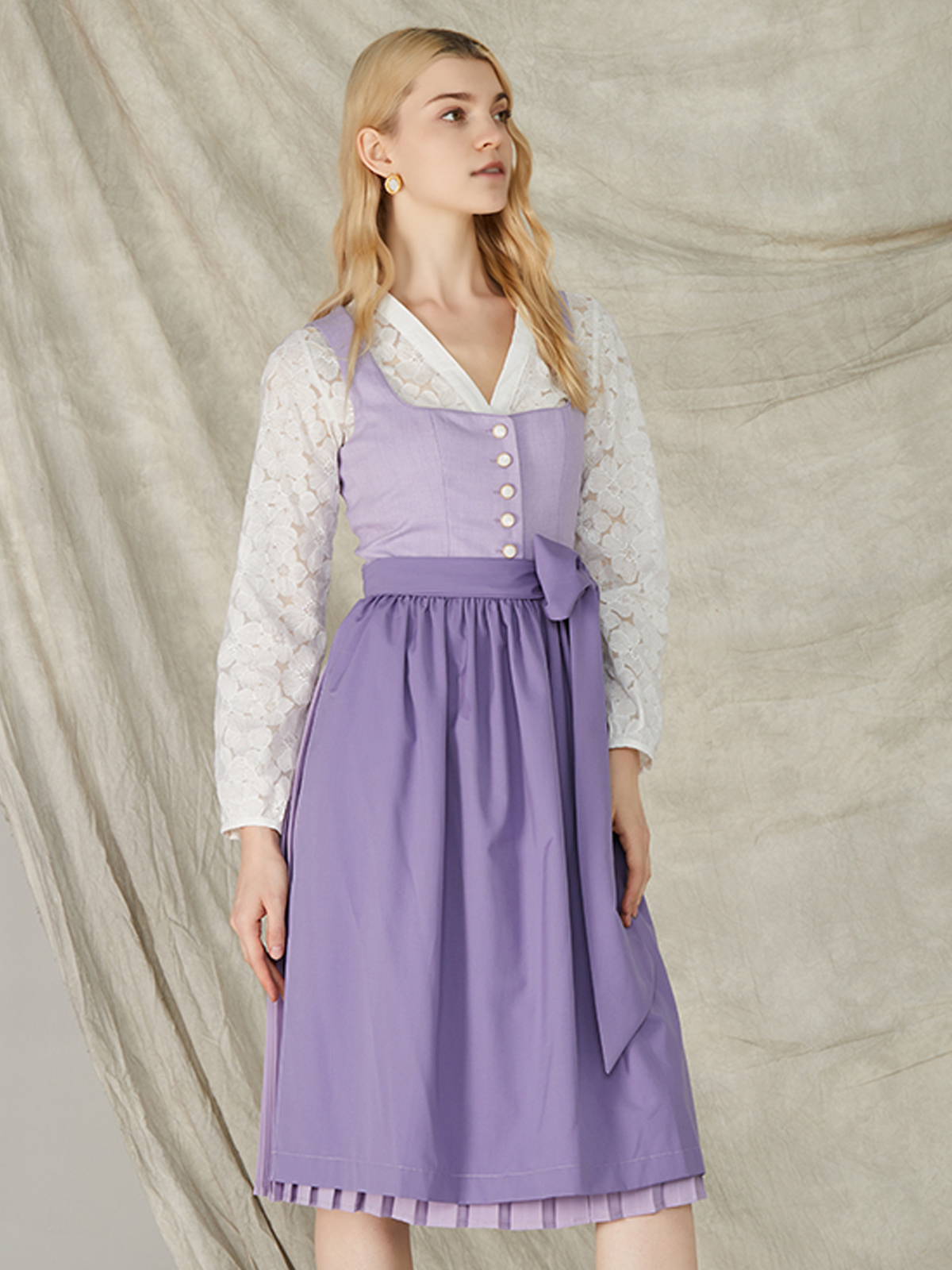 Modernes Ja Mei Dirndl in Lila – perfekt für Stadt und Fest