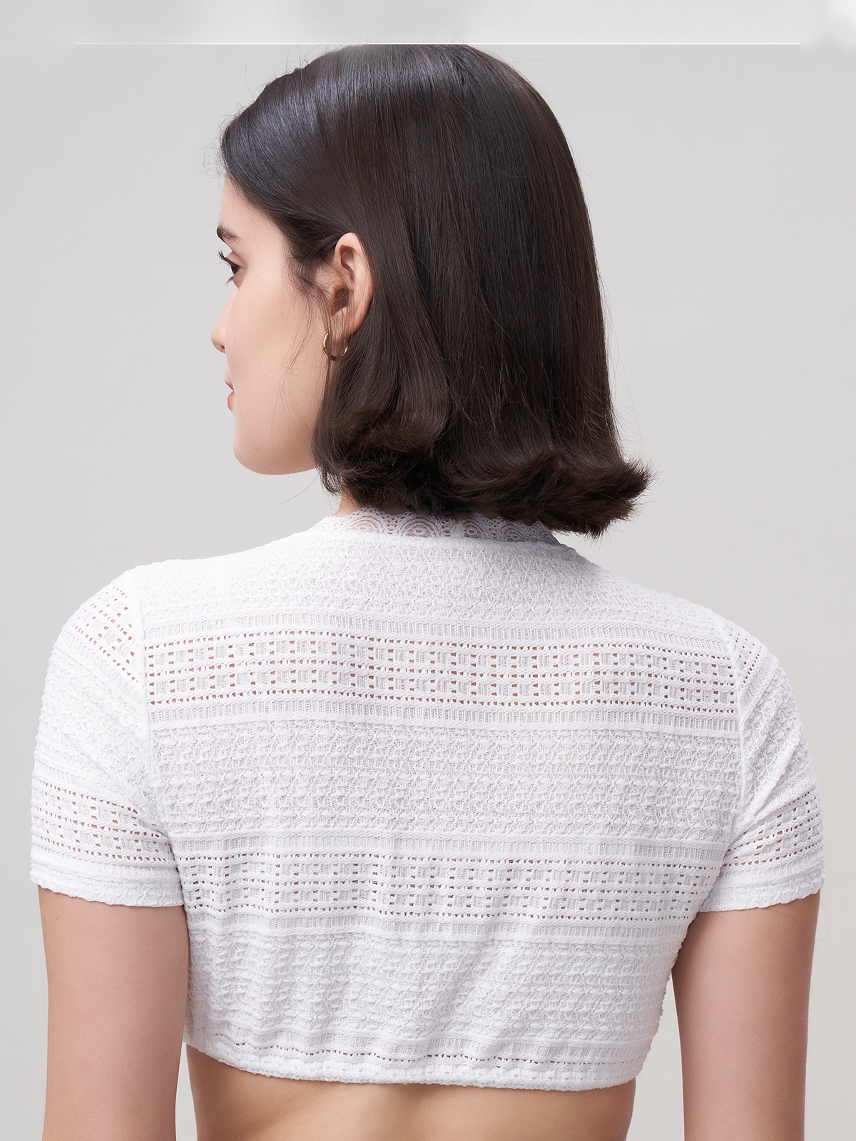 Elegantes SamtDirndl mit Spitzenbluse