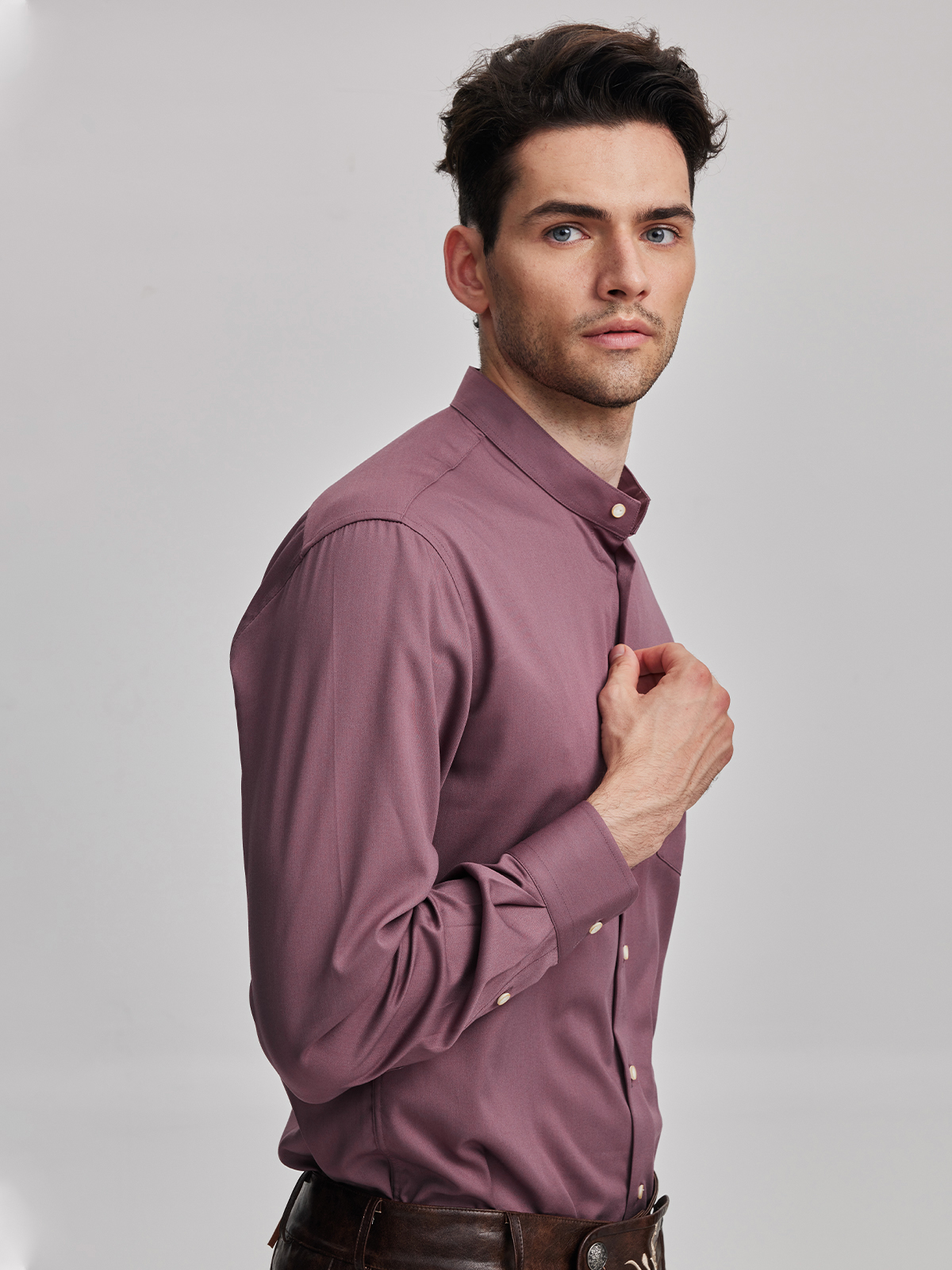 Modernes Dirndl mit Ausschnitt in Rosa